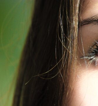 selective focus half face closeup photography of female s green eyes